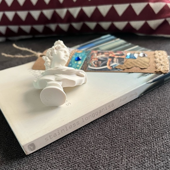 Filipino/Tagalog Book by Bob Ong, Bookmark & Mini Statue - Picture 9 of 9